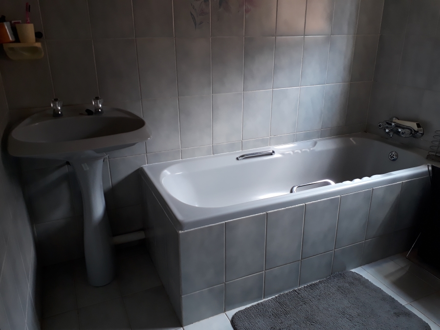 3 Bedroom Property for Sale in Geelhoutpark North West